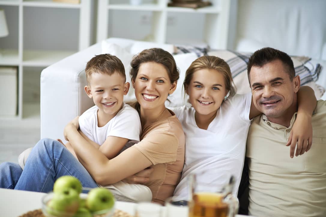 Family arm and arm for a portrait.