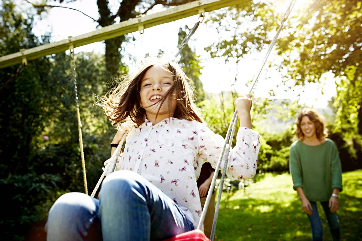 Conflict turned to win-win, mother takes her daughter to the park