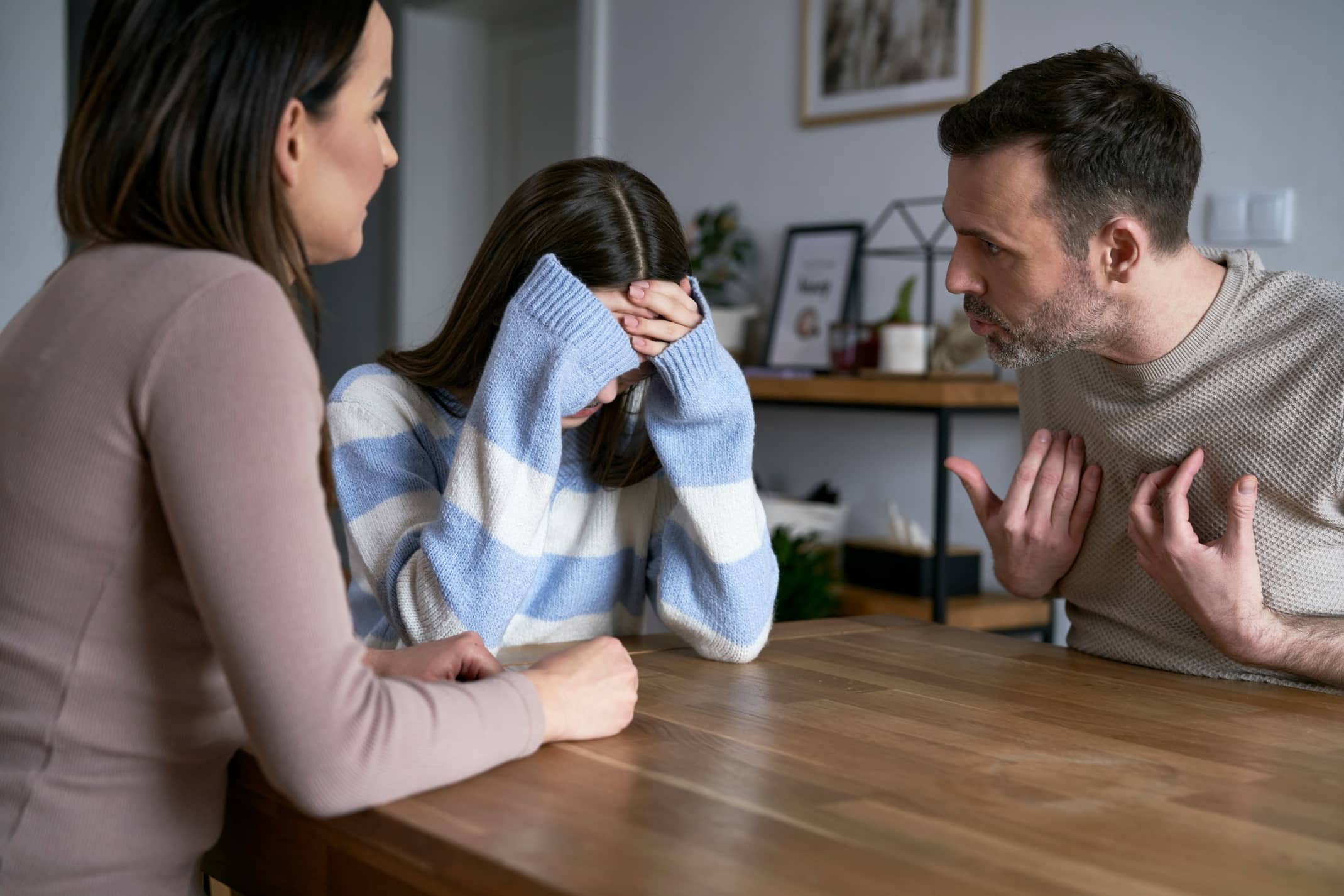 Parents screaming at their teenage girl as an example of eggshell parenting.