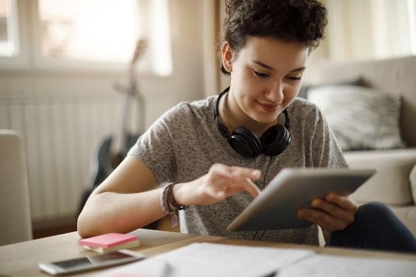 Young woman focused on her iPad