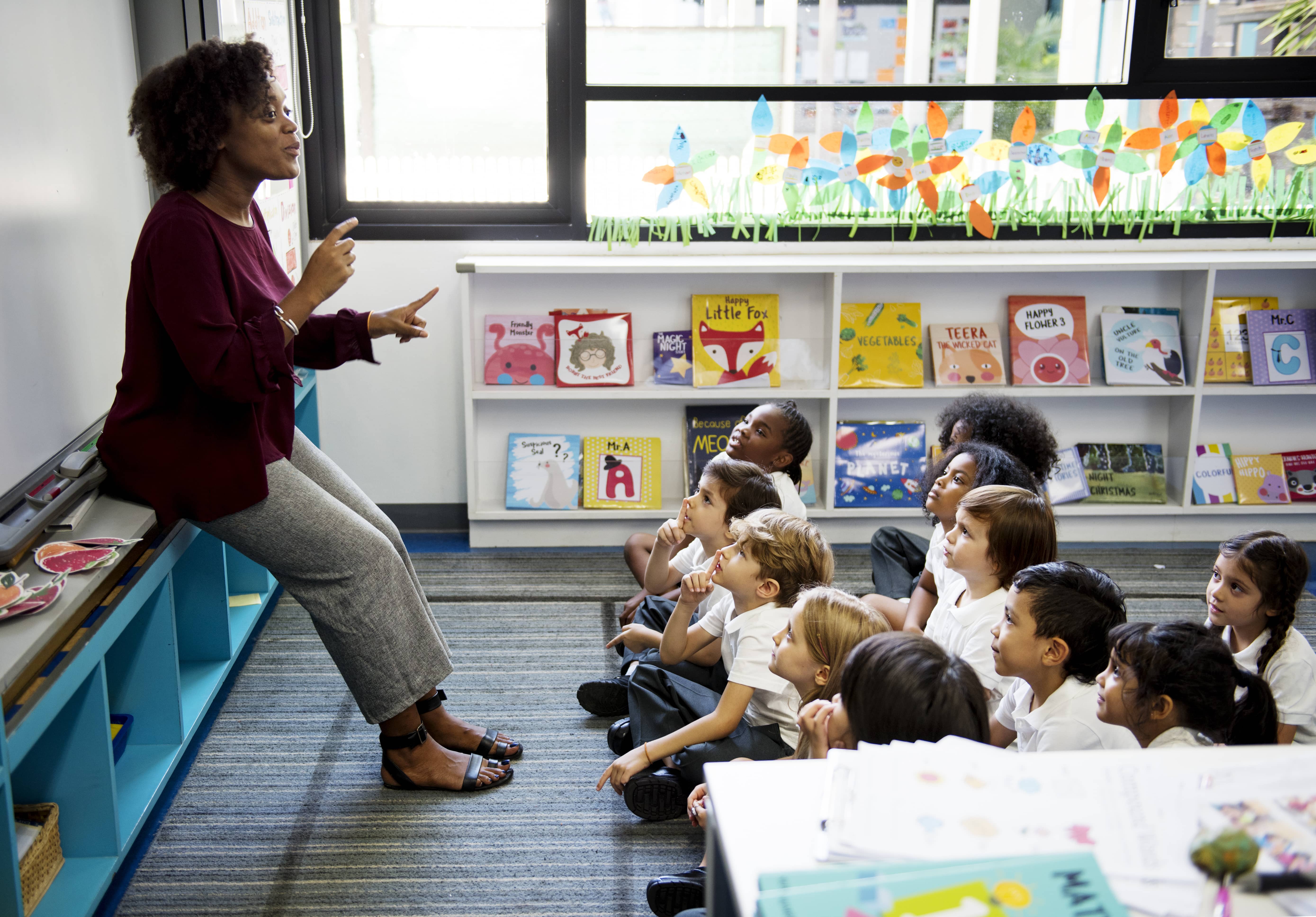 Teacher teaching preschool; research shows that a growth mindset can be taught.
