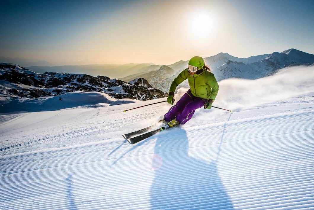 Woman-skiing-downhill-484705702_SM_Compressed